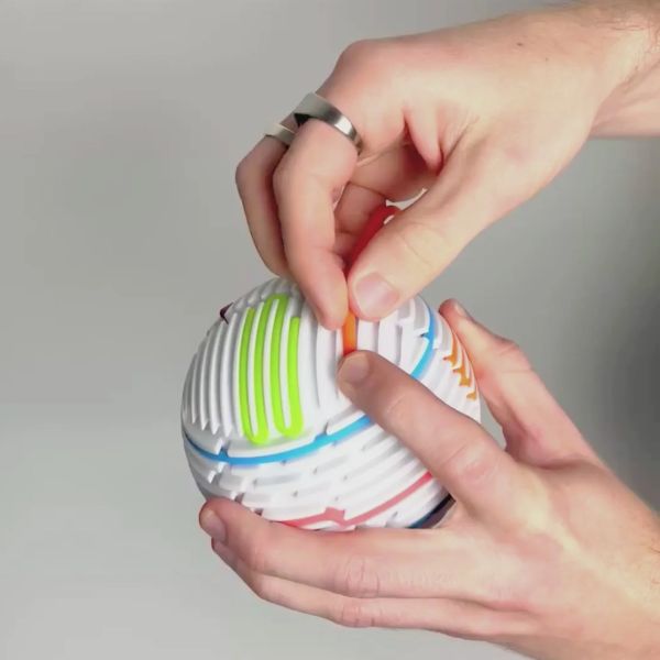 Creato Fidget Aktivitätsball mit 16 Schnüren